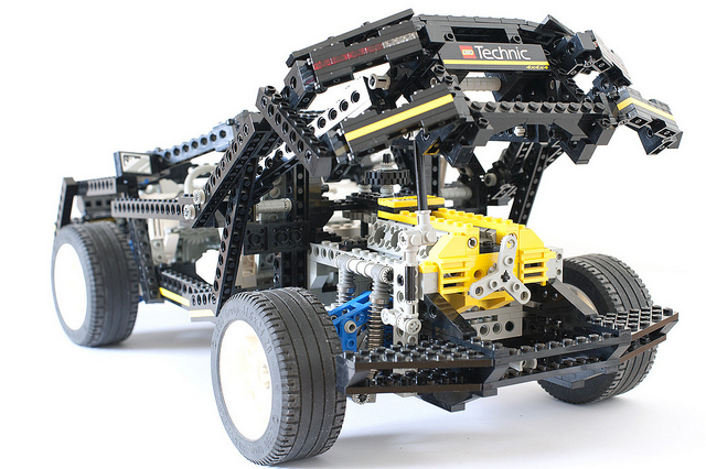 有关以下物品的详细资料: the classic lego technic 8880 supercar